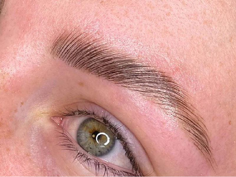 Eyelash consultation