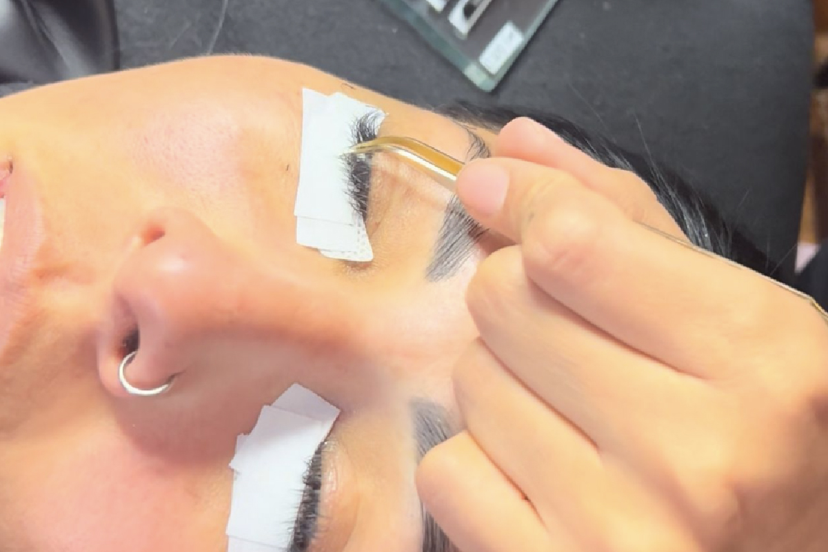 Russian Volume Eyelash Extensions Course