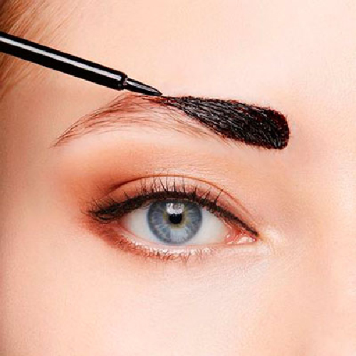 Eyebrow design with henna
